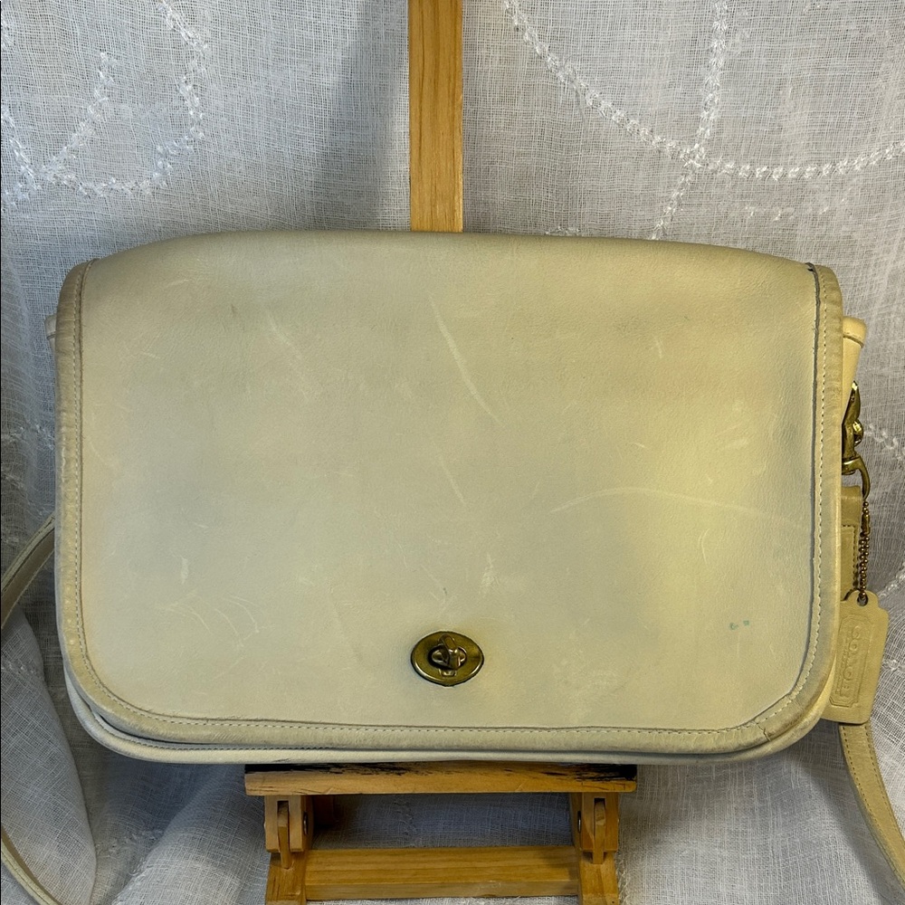 Coach vintage leather shoulder bag